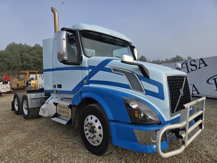2015-volvo-10-image-7