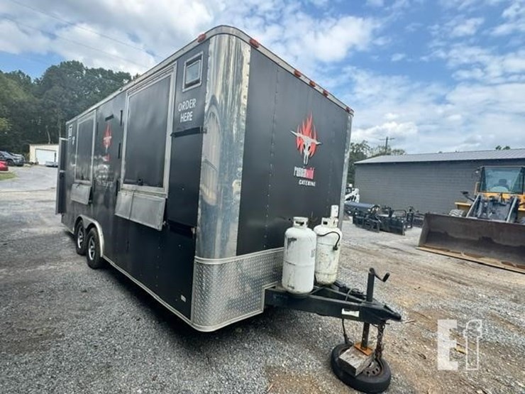 2011-custom-trailer-image-1