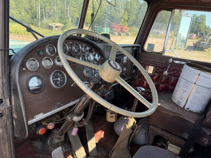 #1752-•-1979-peterbilt-day-cab-heavy-haul-image-48