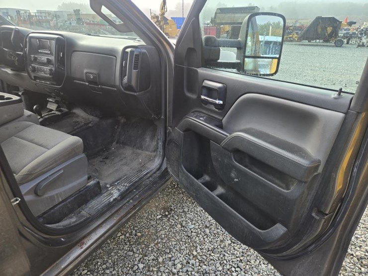 2015-chevrolet-2500-image-34