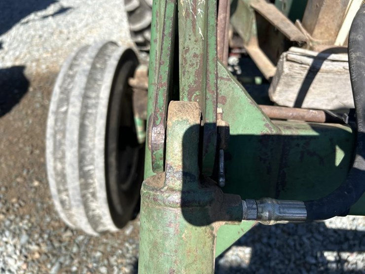#5217-•-oliver-tractor-w/-loader-image-15