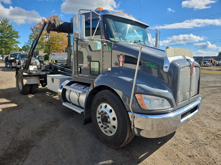2017-kenworth-t370-image-3