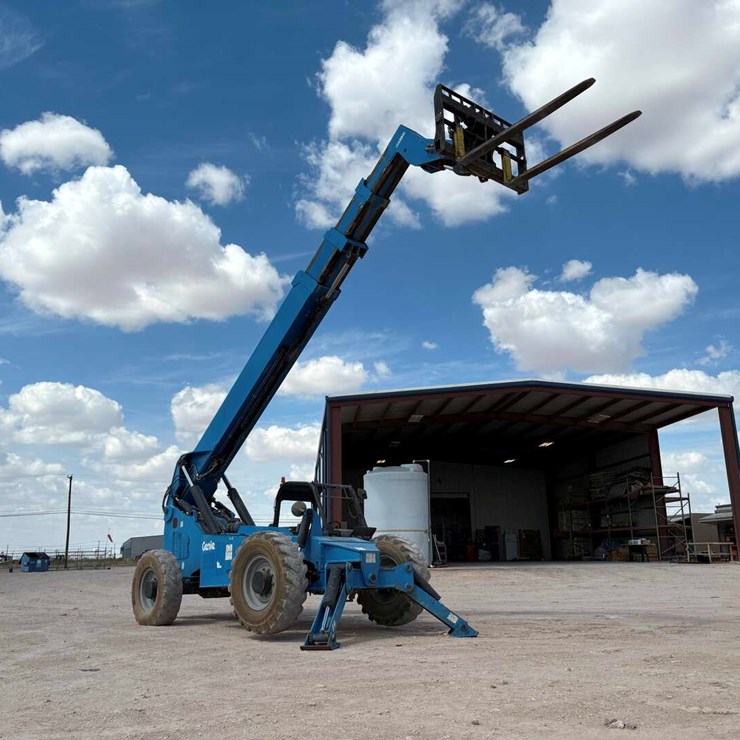 2014 GENIE GTH1056