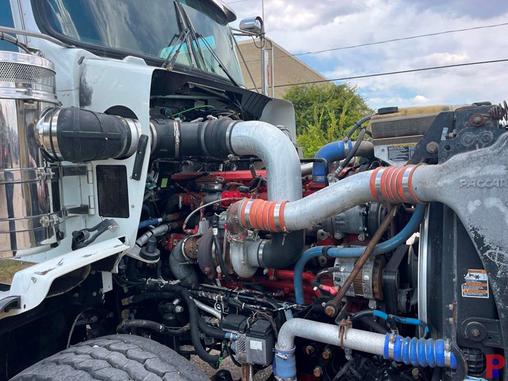 2013-kenworth-t800-image-16