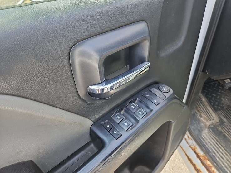 2017-chevrolet-3500hd-image-16