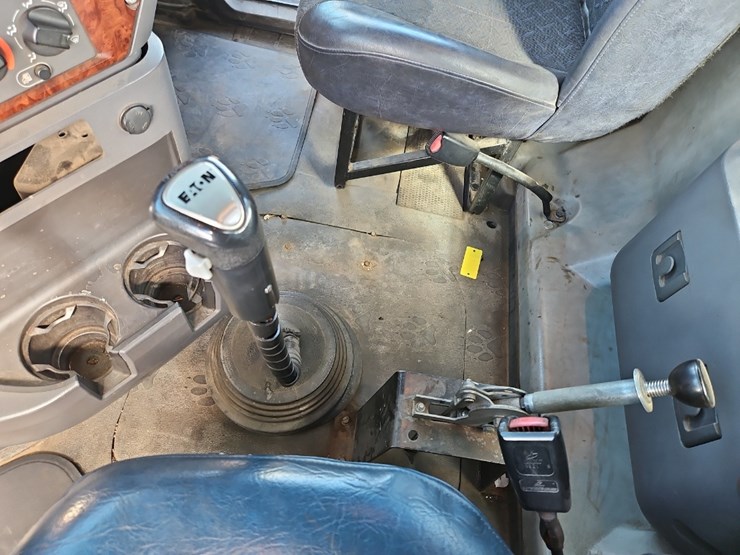 2012-mack-pinnacle-cxu613-image-21
