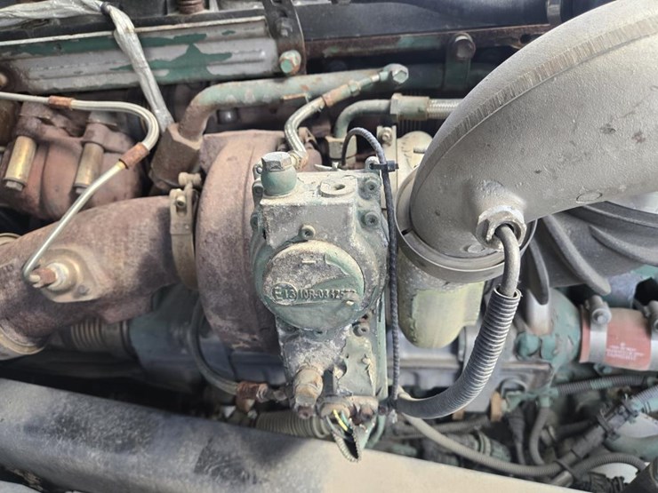 2015-volvo-10-image-36