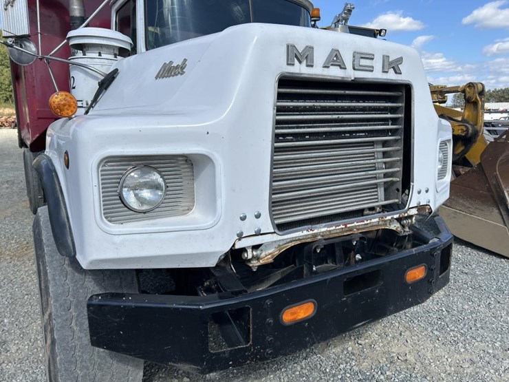 1995-mack-dm690s-image-11