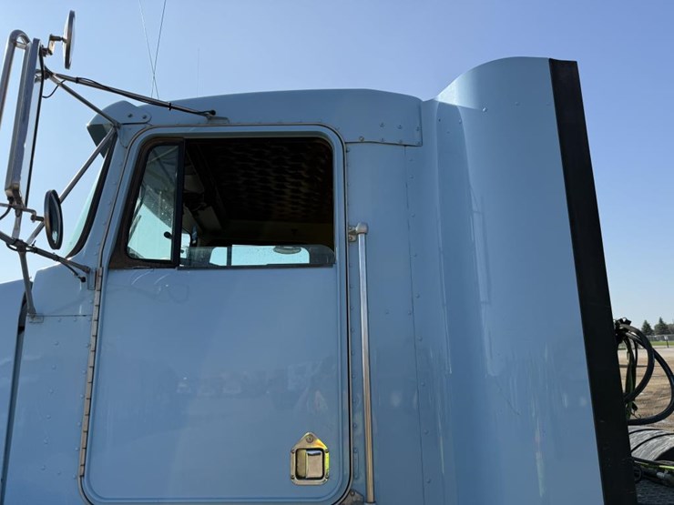 2015-kenworth-t800-image-29