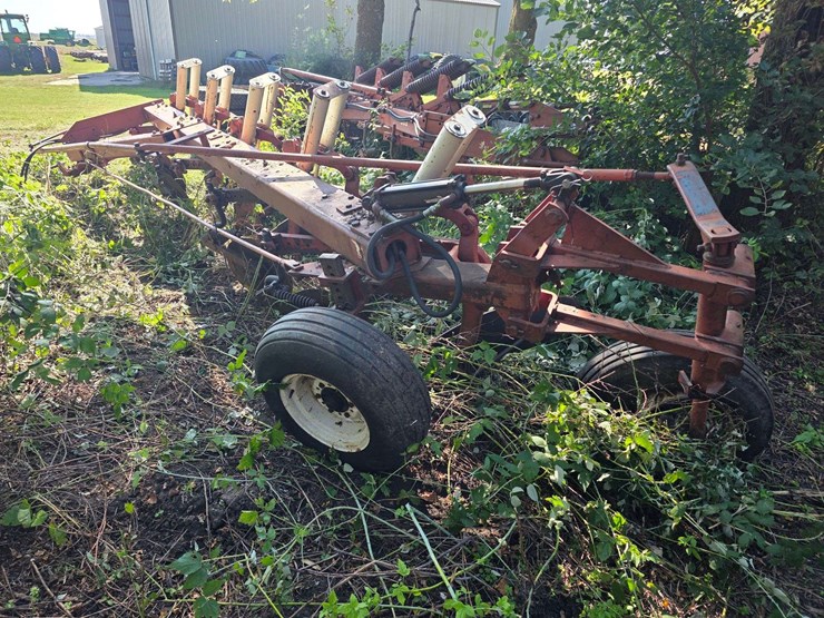 ih-720-–-5-bottom-20”-semi-mount-plow,-auto-reset,-all-wear-parts-are-good,-missing-one-coulter,-use-image-10