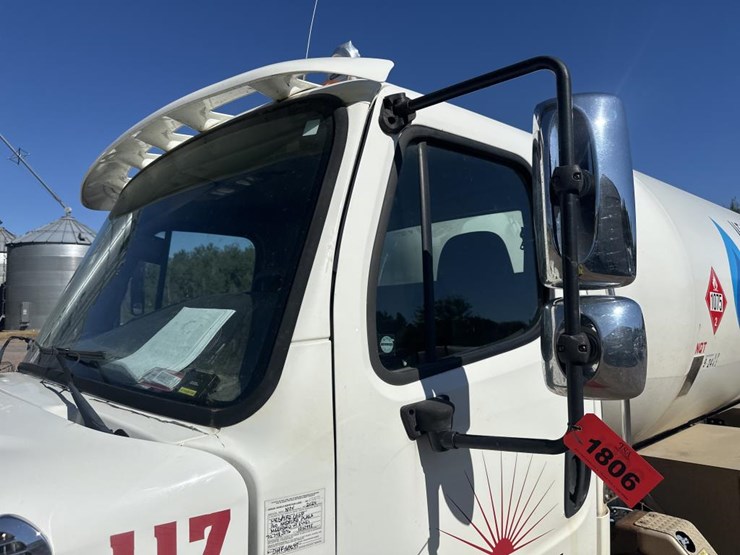 #1806-•-2013-freightliner-tanker-truck-image-10