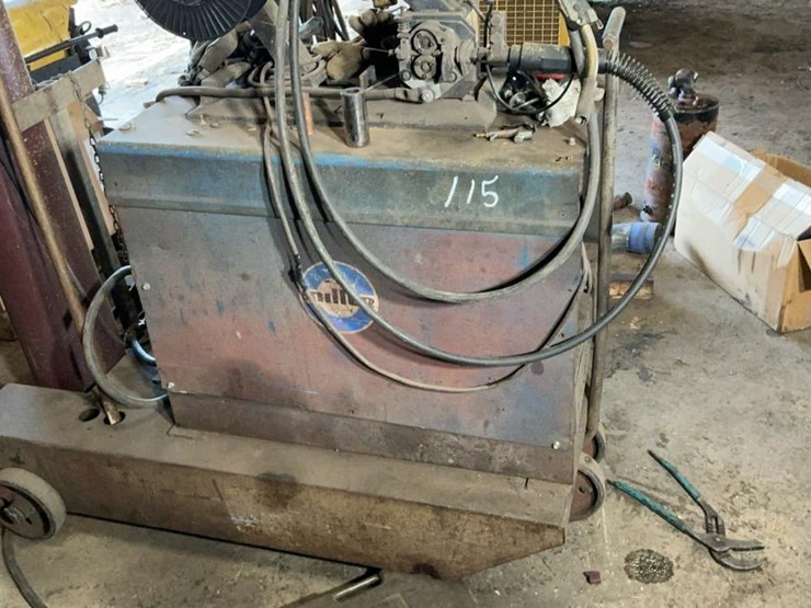 #115-•-miller-deltaweld-450-welder-image-3