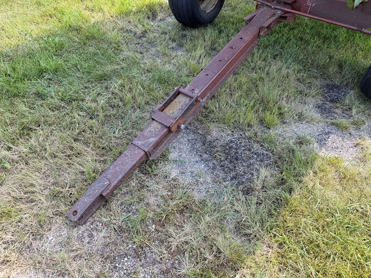 parker-gravity-box,-250-bu.-8-bolt-hubs,-extendable-hitch-image-12