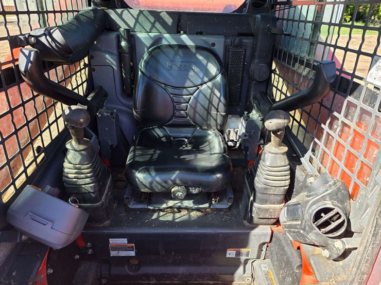 2019-kubota-ssv75-image-39
