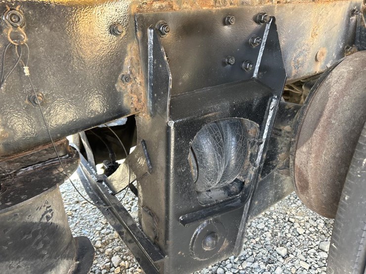 1995-mack-dm690s-image-37