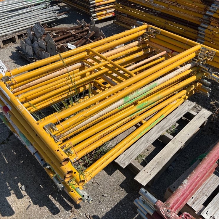 PALLET OF SCAFFOLDING (APPROX. 12 PC)