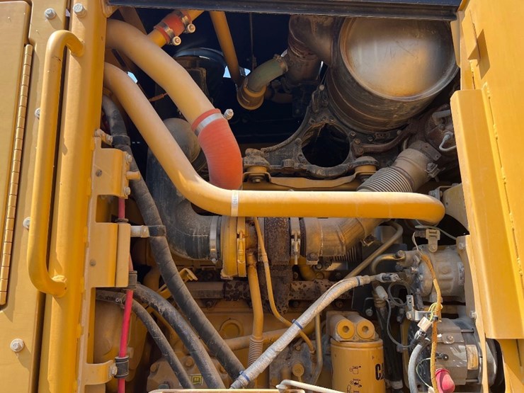 caterpillar-140m2-image-27