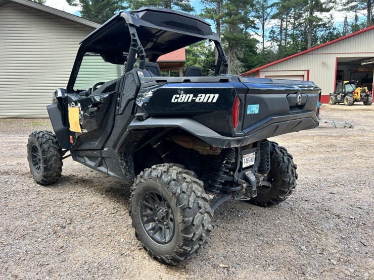 #1400-•-2023-can-am-commander-1000r-xt-image-3