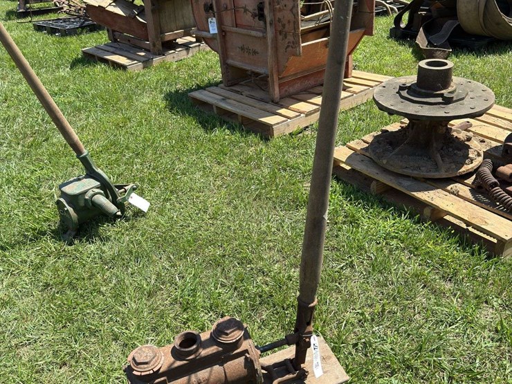 steam-engine-water-wagon-pump-image-1