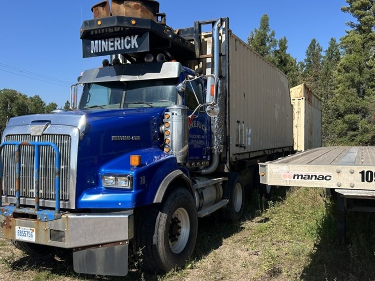 #1753-•-2005-western-star-tri-axle-storm-cleanup-truck-image-1