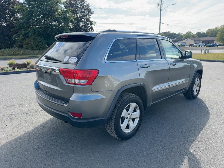 2013-jeep-grand-cherokee-laredo-image-5