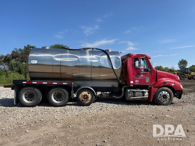 2007-freightliner-columbia-liquid-nurse-truck-(jn3025,-unit-1852)-image-6