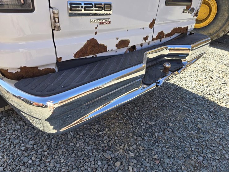 2013-ford-cargo-image-22