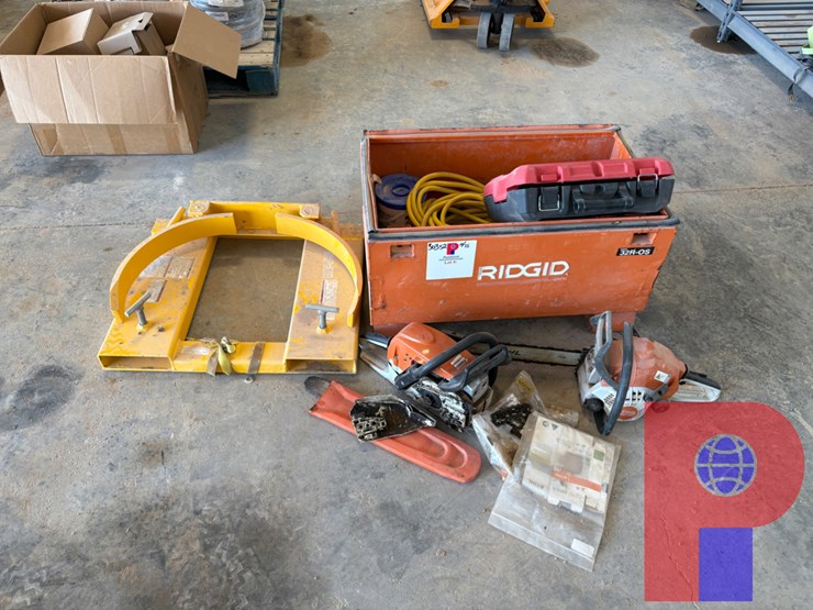 ridged-job-box-w/-(2)-stihl-chainsaws,-air-hose,-&-barrel-gripper-attachment-for-forklift-image-1