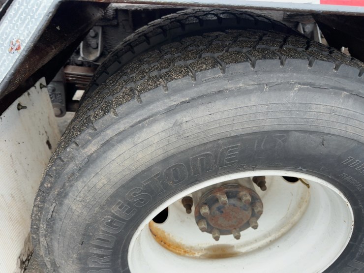 2015-kenworth-t440-image-14