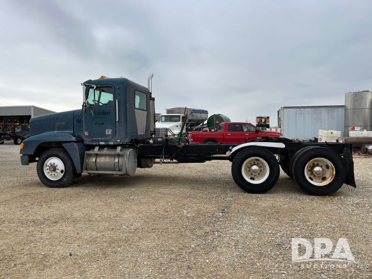 1989-freightliner-day-cab-truck-(jn0784,-unit-06815)-image-16