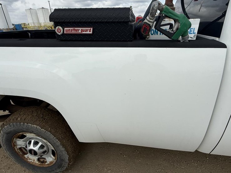 2011-gmc-2500hd-image-24