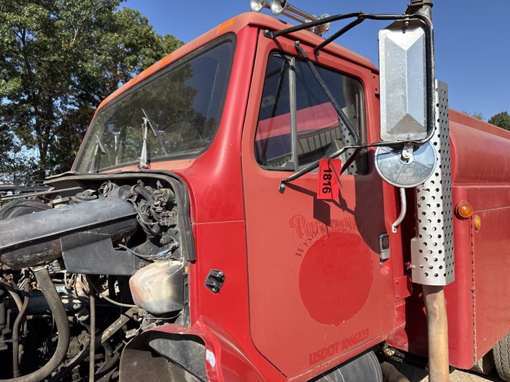#1816-•-1989-international-1955-tanker-truck-image-20