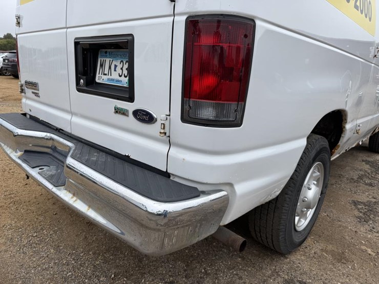2013-ford-cargo-image-20