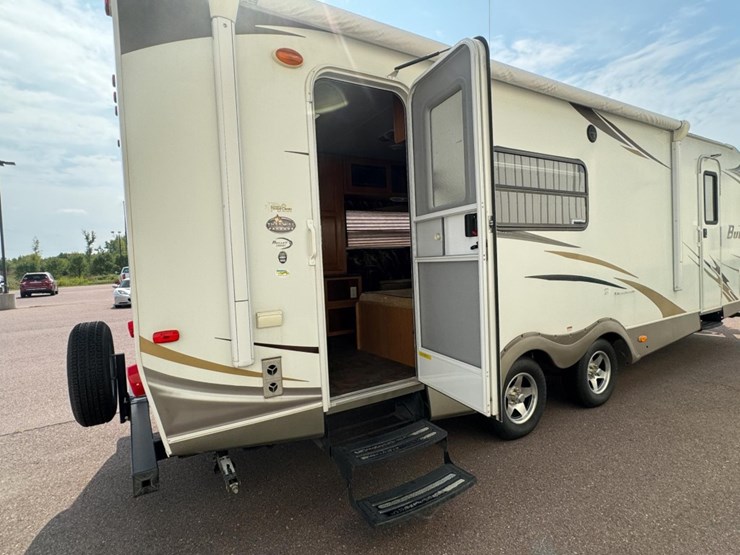 #2285-•-2010-keystone-bullet-250rks-camper-image-16