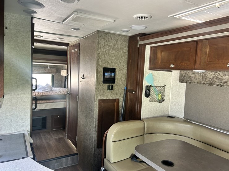 2017-ford-e450-image-63