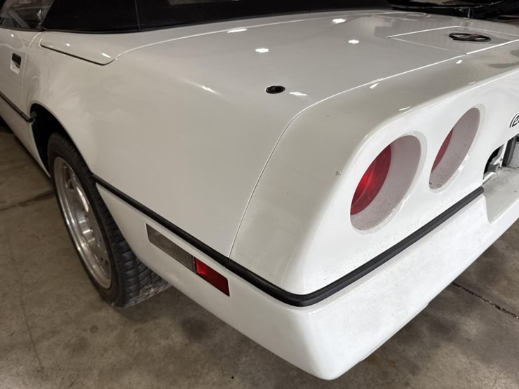 #1399-•-1990-chevrolet-corvette-convertible-car-image-12