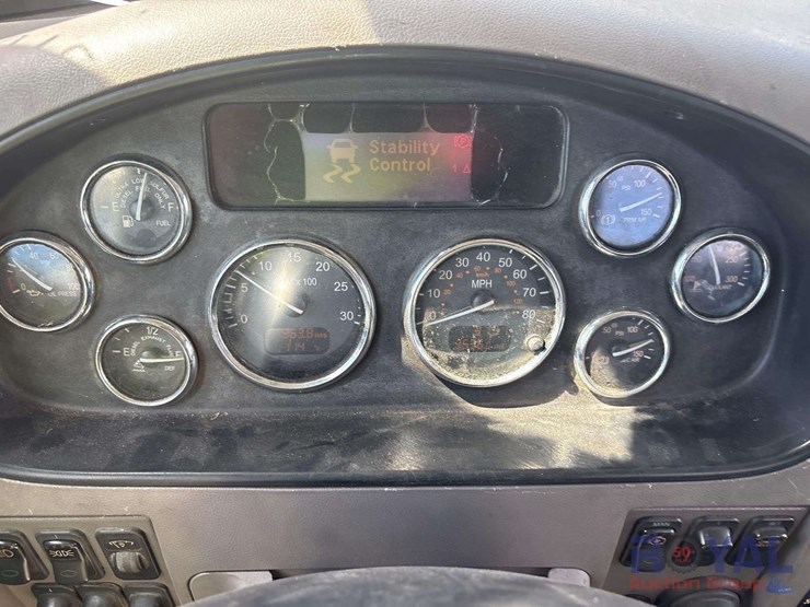 2015-peterbilt-337-image-8