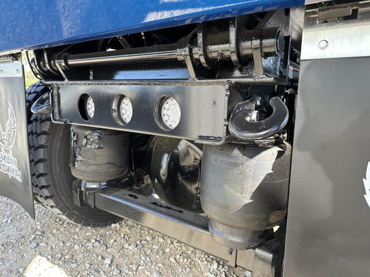 2025-kenworth-t880-image-53