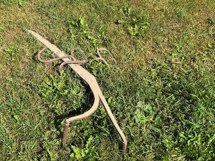 hay-saw-and-2-bale-hooks-image-2
