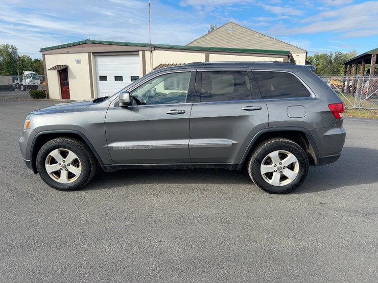 2013-jeep-grand-cherokee-laredo-image-2