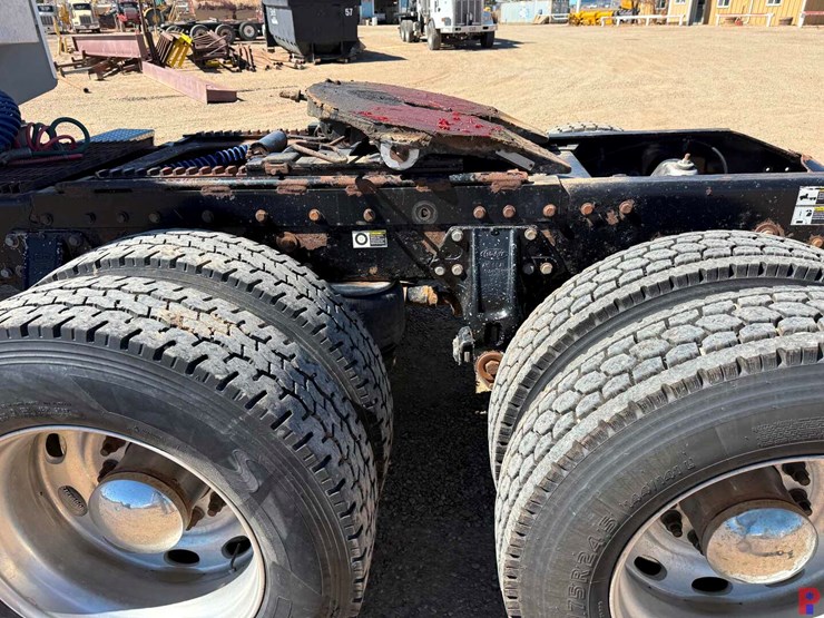 2004-peterbilt-379-image-7