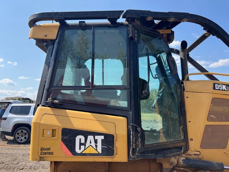 2016-caterpillar-d5k2-xl-image-22