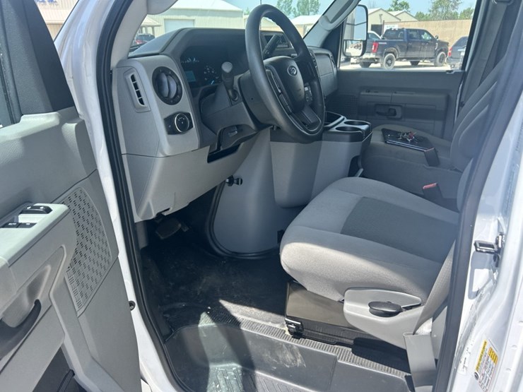 2023-ford-e450-image-45