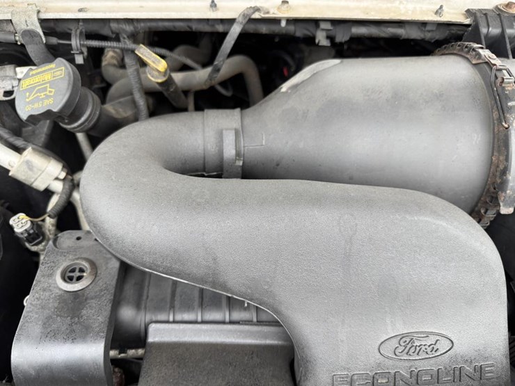 2011-ford-cargo-image-56
