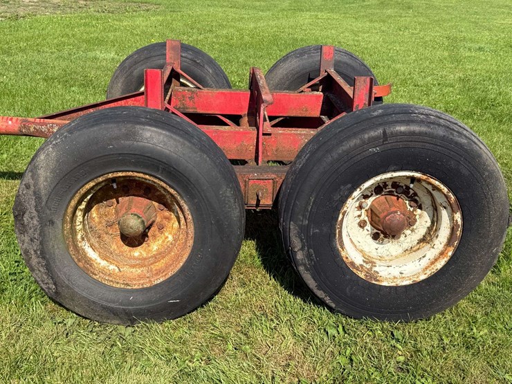 electric-tandem-silage-wagon-running-gear-image-11