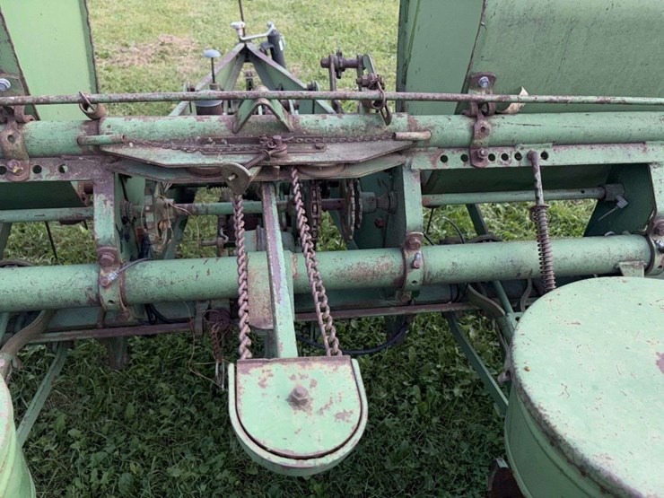john-deere-494a-4r38”-planter,-markers,-fert-boxes,-autolube-greaser,-works,-*must-be-removed-in-10-image-8