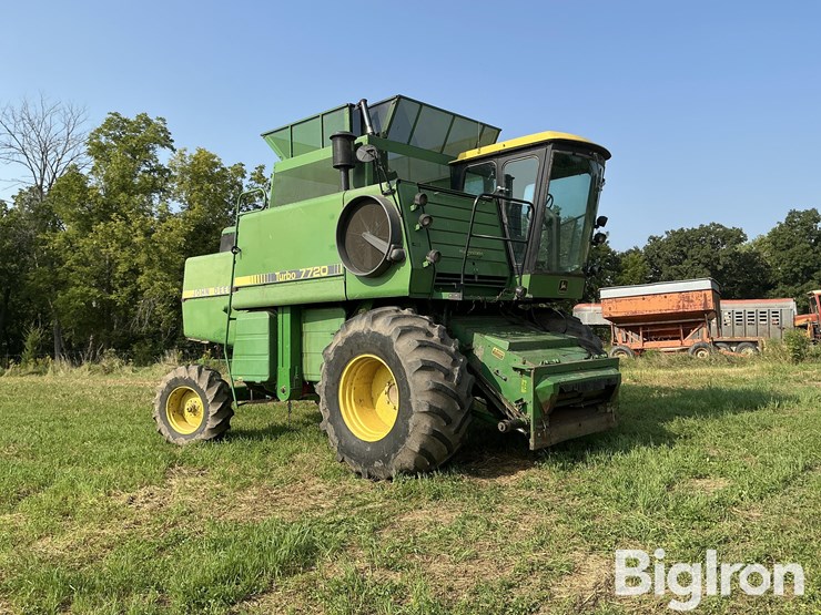 1982-john-deere-7720-image-3
