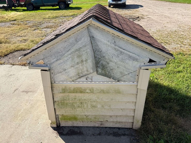 insulated-dog-house,-3’-tall,-3’-wide,-4’-deep-image-4