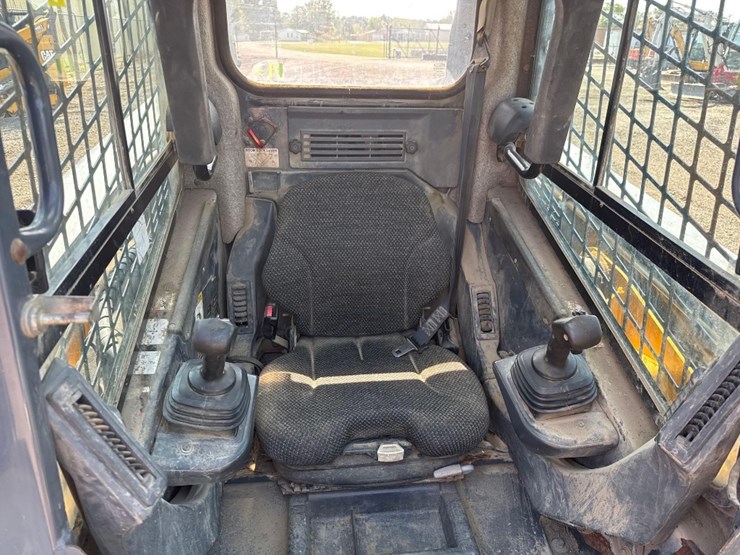 2012-deere-333d-image-25