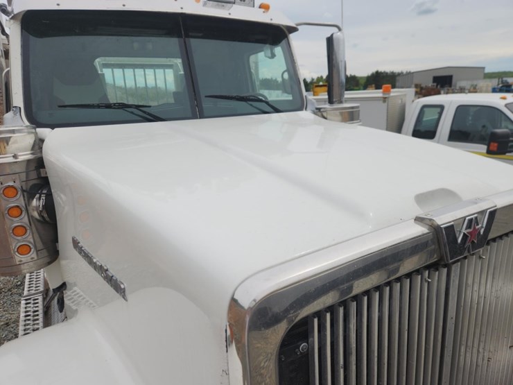 2019-western-star-4900sf-image-13